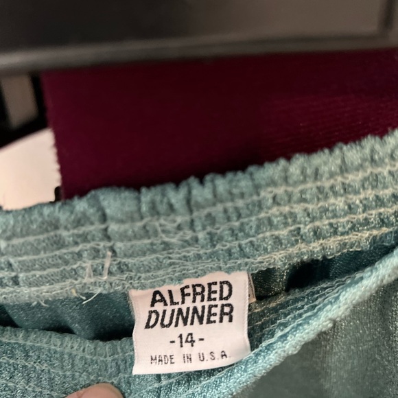 Alfred Dunner pants and Blouse Set. NWT beautiful seafoam color - Picture 4 of 5